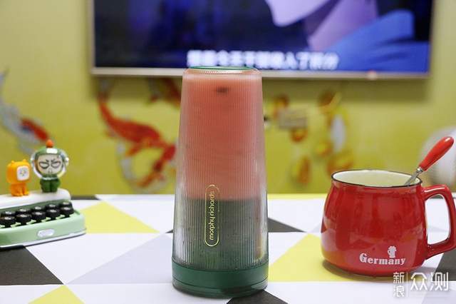 無線充電，40秒冰爽一夏 摩飛榨汁杯深度體驗(yàn)